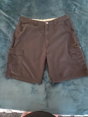 Men's WRANGLERS Black Cargo Shorts - Classic Utility Styling